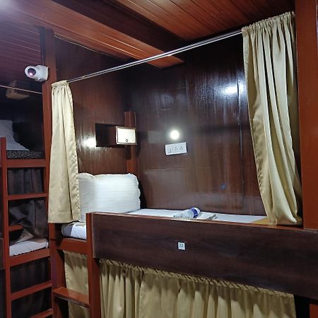 Asra Dormitory For Male And Female Mumbai Ngoại thất bức ảnh