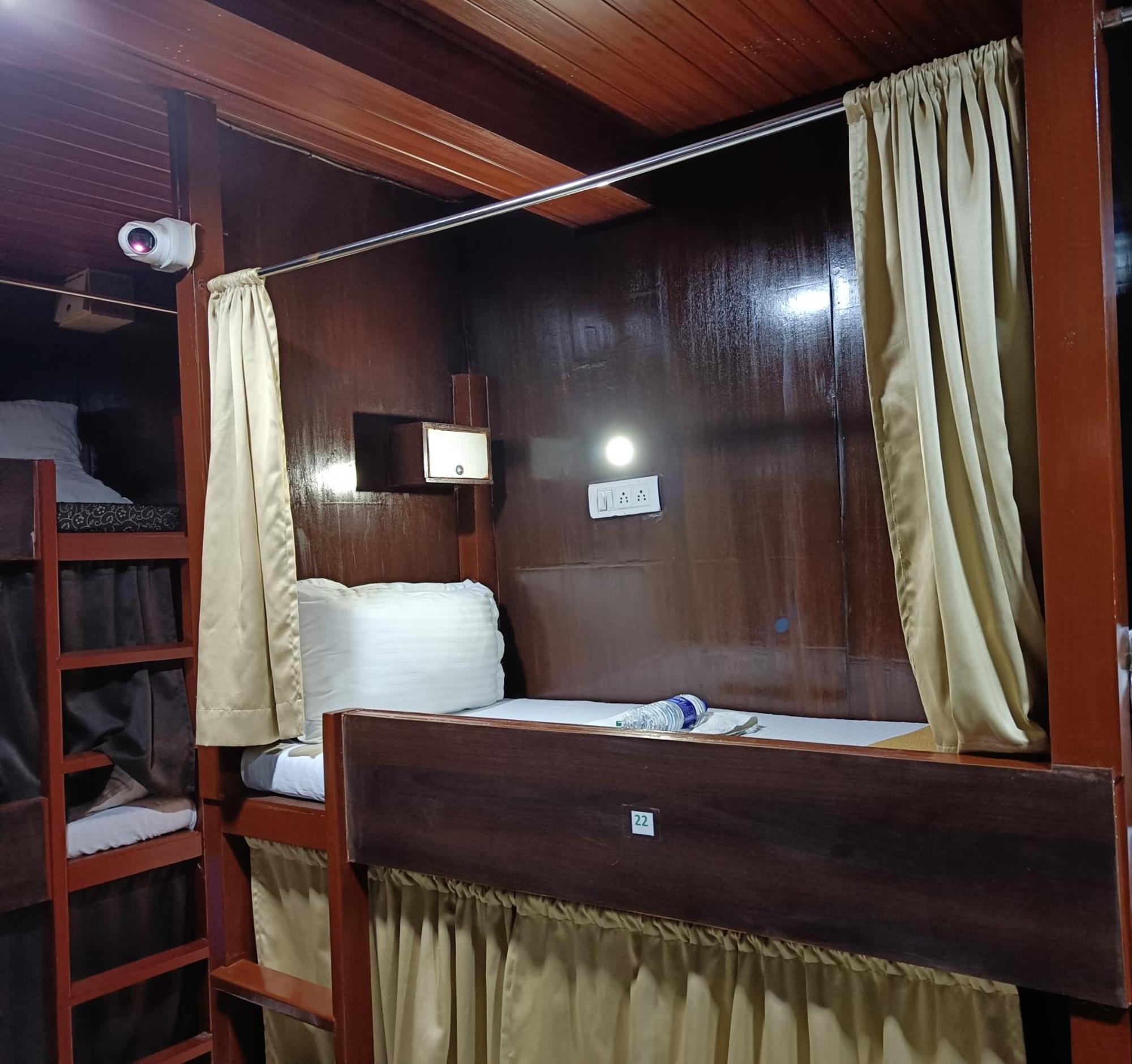 Asra Dormitory For Male And Female Mumbai Ngoại thất bức ảnh
