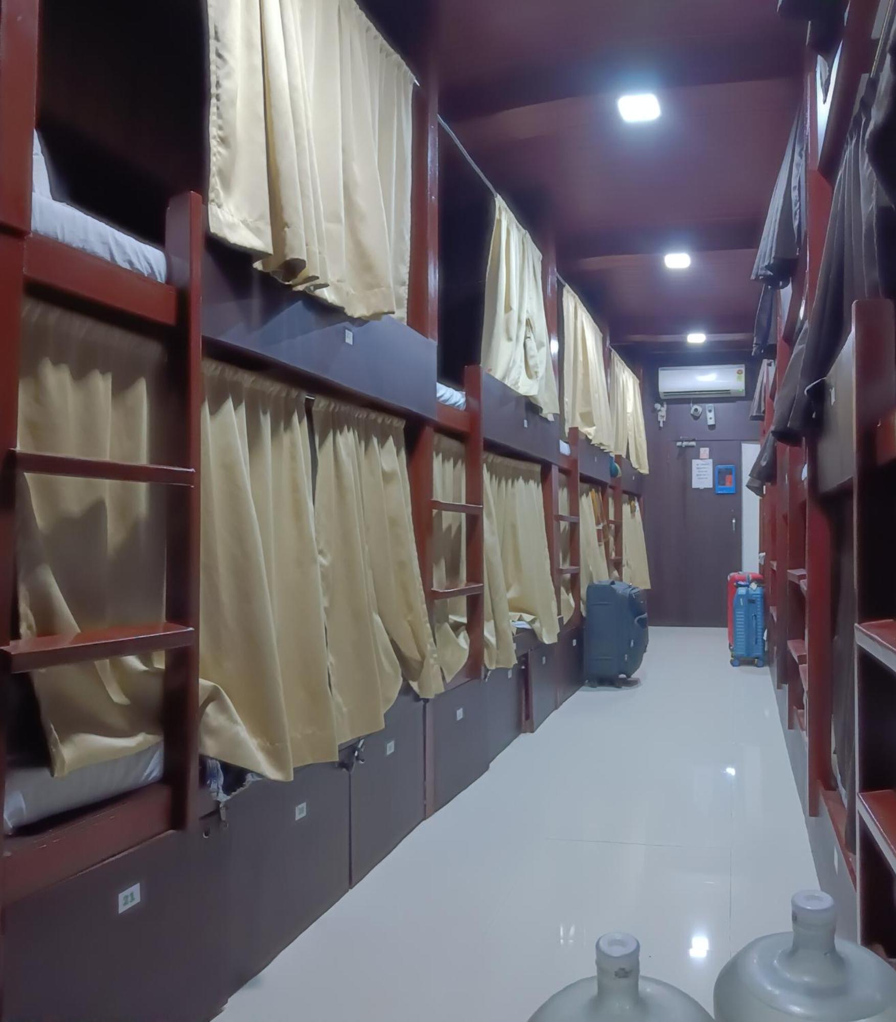 Asra Dormitory For Male And Female Mumbai Ngoại thất bức ảnh